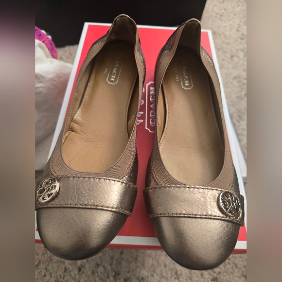 coach flats - Picture 1 of 5